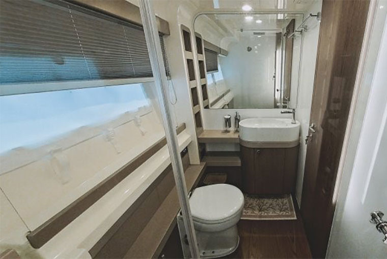 Ferretti Yachts 550 